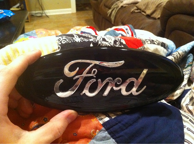 Paint ford emblem black