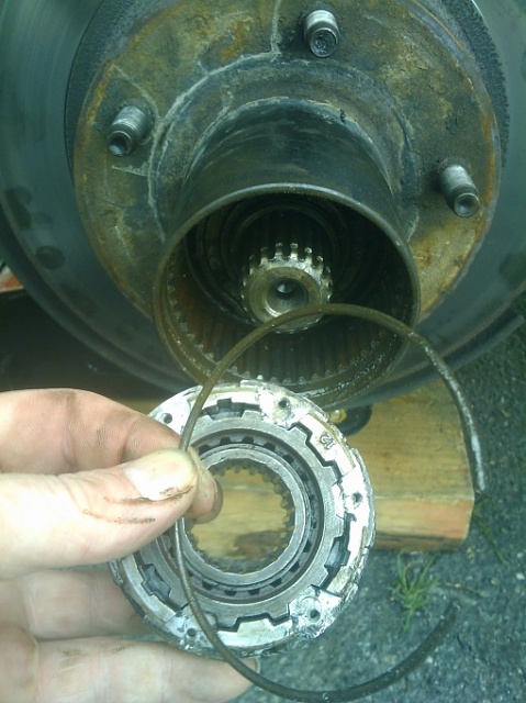 how to remove 4x4 hub to replace rotor???-2009-06-06-14.42.55.jpg