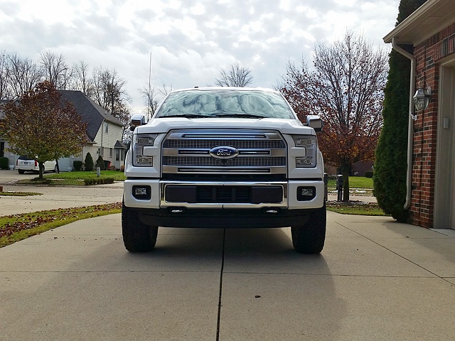 2015 Platinum Leveled-2015f150_03.jpg