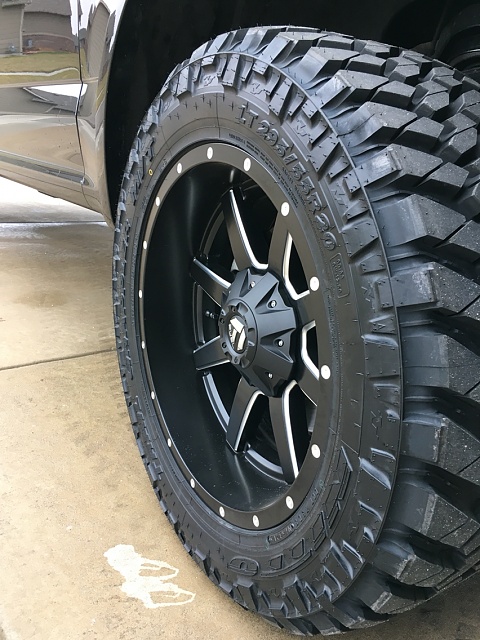 New Wheels and Tires on 2.5&quot; level-photo715.jpg