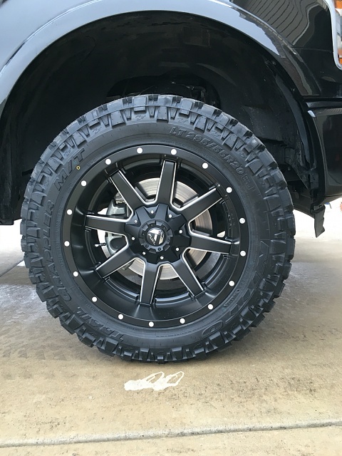New Wheels and Tires on 2.5&quot; level-photo619.jpg