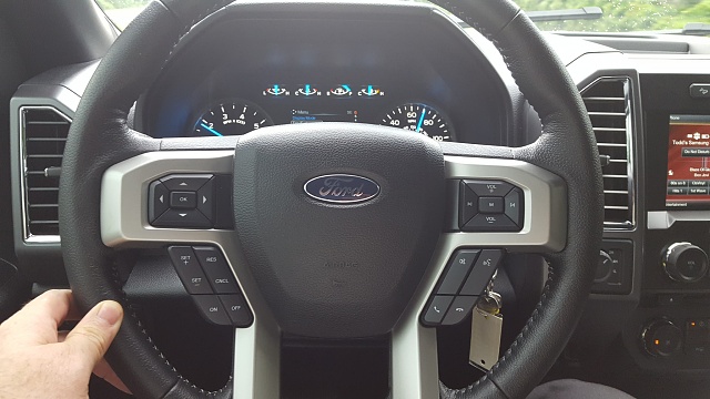 2015 leather steering wheel-20160630_162625.jpg