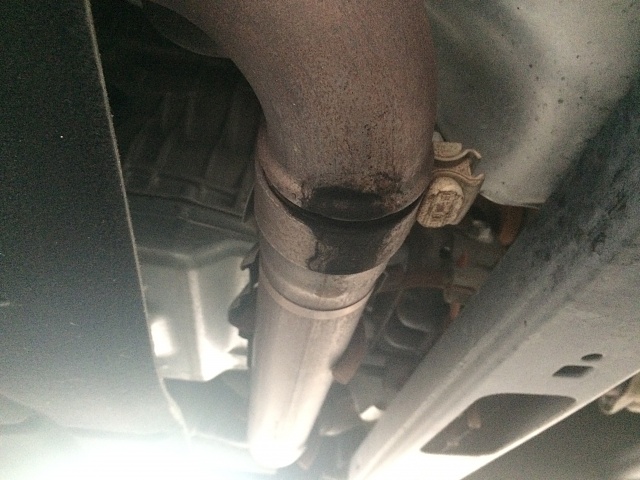 Crack in the exhaust?-img_1758.jpg