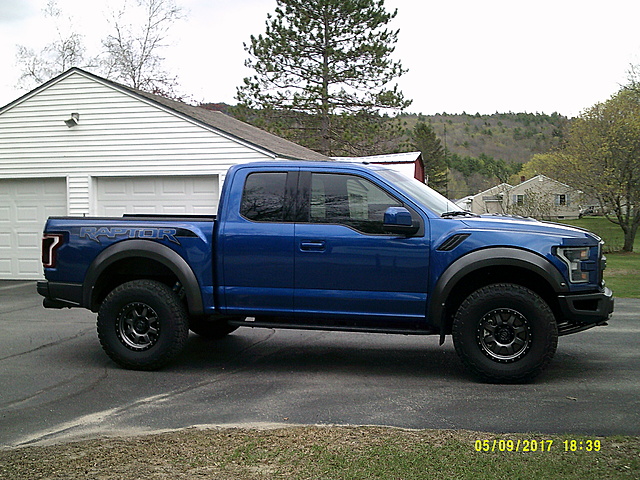 Post your pics with 17&quot; wheels here!-dscf0006.jpg
