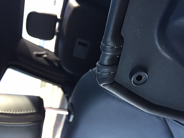 Cannot find Part - center console lid bumper-1.jpg