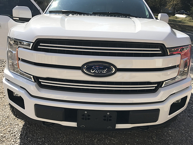 SOLD...2018 Lariat Sport Appearance Grill (Oxford White)-photo477.jpg