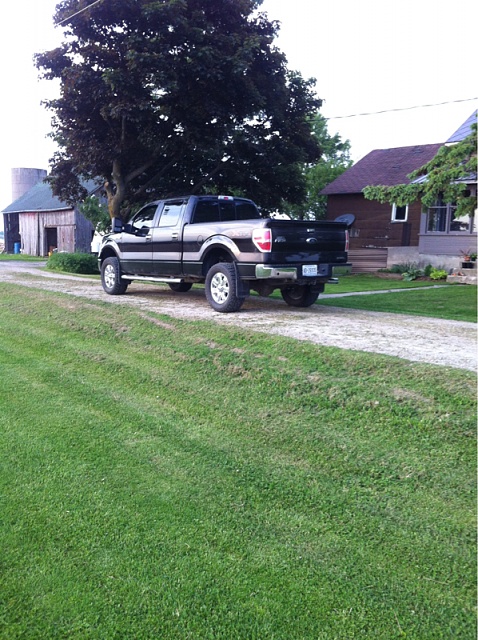 Leveling kit and tires-image-879373463.jpg