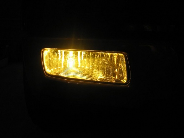 New fog light bulbs.-img_1501.jpg