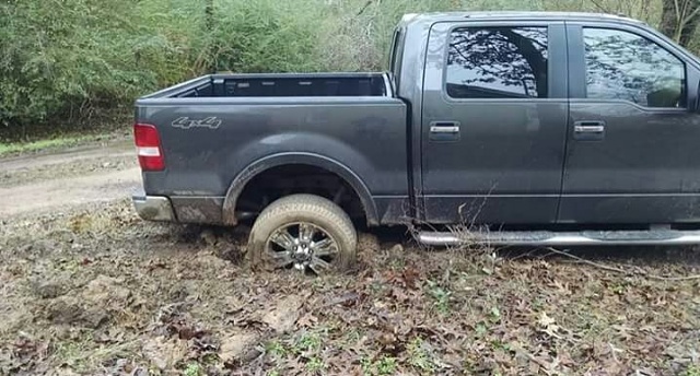 (1) What did you and your truck do today?-truck-buried1.jpg