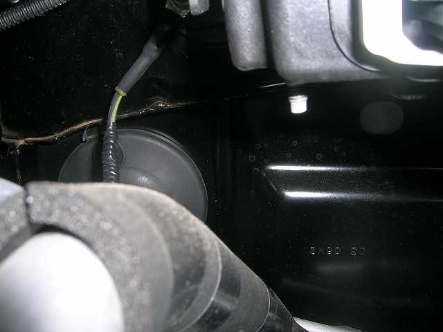 how to run power for a sub (there's foam behind the grommet) 2013 xlt-dscn6112.jpg
