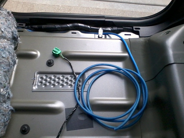 JL Audio Stealthbox-stereo-install-pic-10.jpg