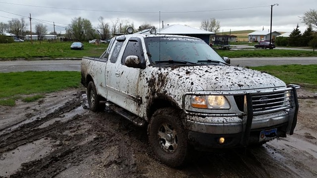 Post Pictures of the trucks you go out with muddin'!-20140508_183051_zpsff75449e.jpg