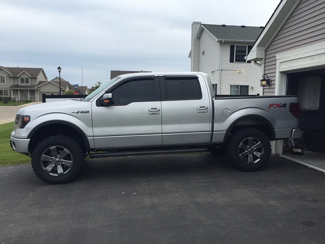 2.5&quot; Leveling Kit vs. 4&quot; Suspension Lift with factory 20's-image-131503113.jpg