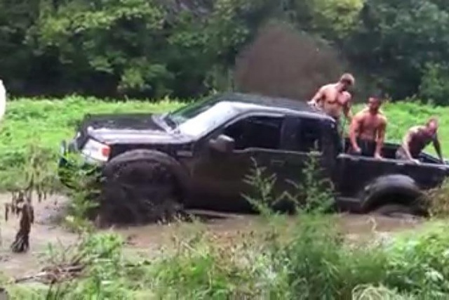 How to pull a jeep out of the mud.-321553_10150342057087243_743027242_8067160_2019426627_n.jpg