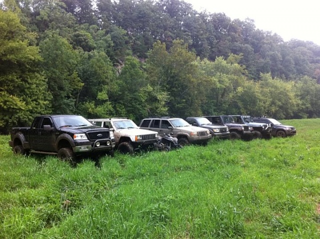 How to pull a jeep out of the mud.-307318_10150303454327243_743027242_7836552_7294661_n.jpg