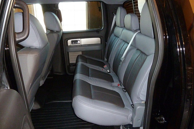 Two tone leather seats-p1010098.jpg