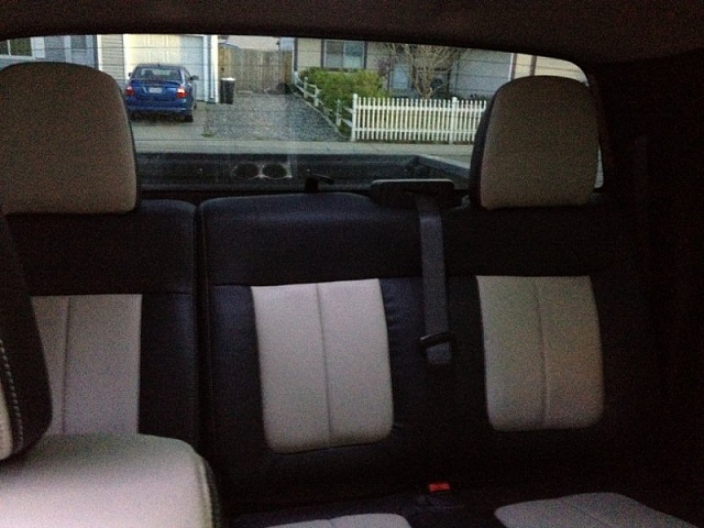 Two tone leather seats-img_0098-800x600-.jpg