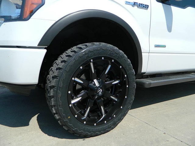 Lets see those Leveled out f150s!!!!-282351_10150919056834150_1084332543_n.jpg