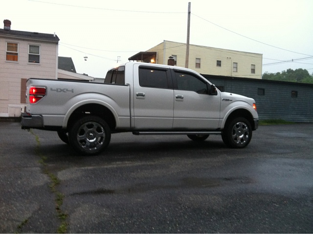 Leveled with stock tires anyone?-image-1758034660.jpg