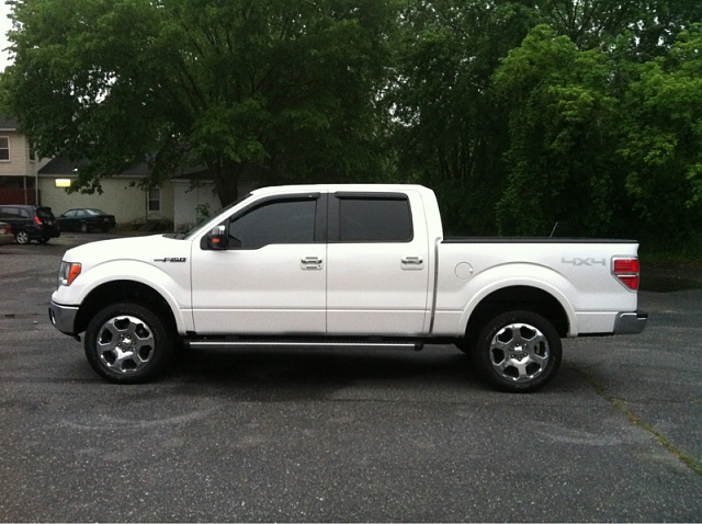 Leveled with stock tires anyone?-image-3641637548.jpg