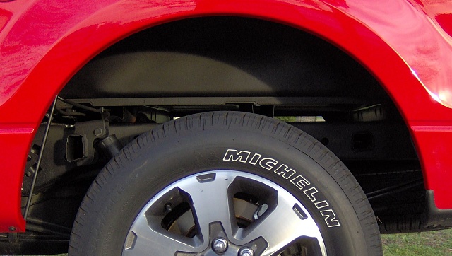 Anyone paint the inner rear wheel well?-wheelwell.jpg