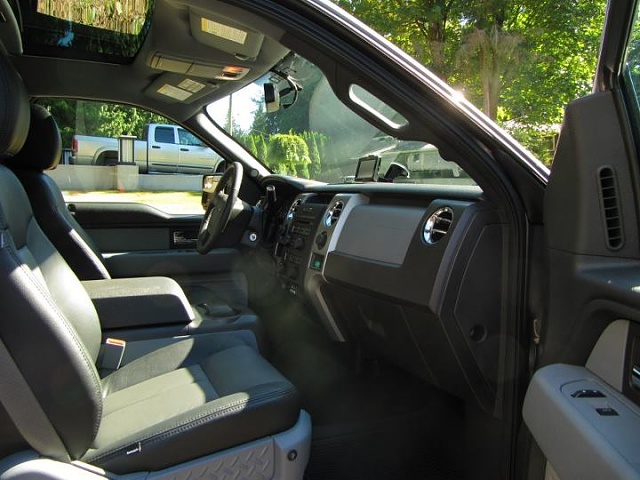 For those looking for an XLT center console-524394_10151050028637852_1529405228_n.jpg