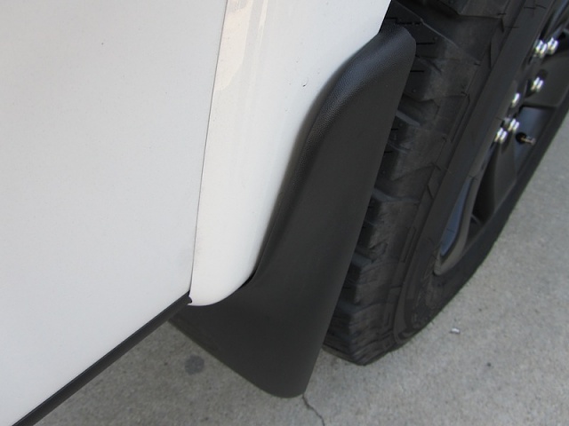 Pictures of late model (2012-2013) 4x4's with mud flaps wanted-img_2668.jpg