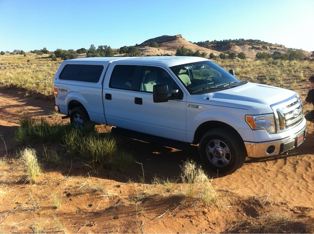 need pics of camper shell on white unlifted 4x4 Screw-image-2946290447.jpg