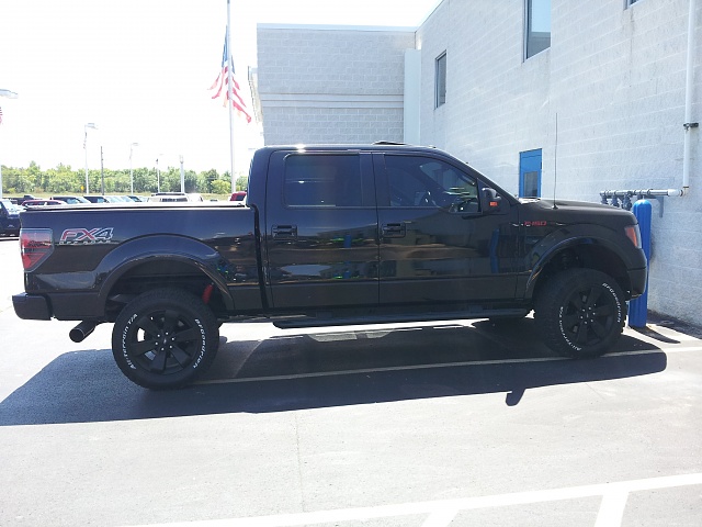 Anyone have a White FX4 with BFG AT on stock fx wheels with the white letters out???-truck.jpg