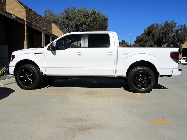 Anyone have a White FX4 with BFG AT on stock fx wheels with the white letters out???-img_2616.jpg