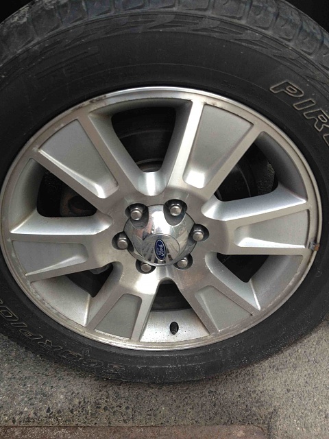 What is hapening to my Ford aluminum wheels?-ford-wheel.jpg
