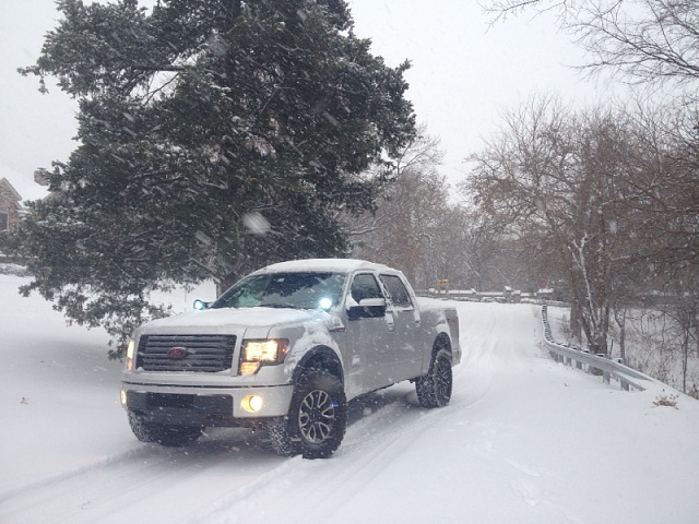 Pics of your truck in the snow-image-1882688959.jpg