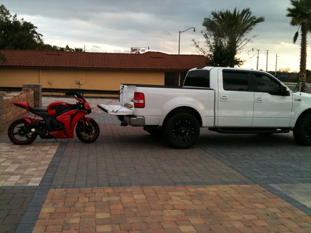 Pics with motorcycles in the bed?-img_0227.jpg
