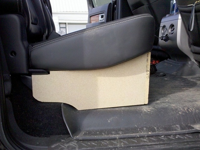 Underseat storage-2011-04-07-16.53.14.jpg