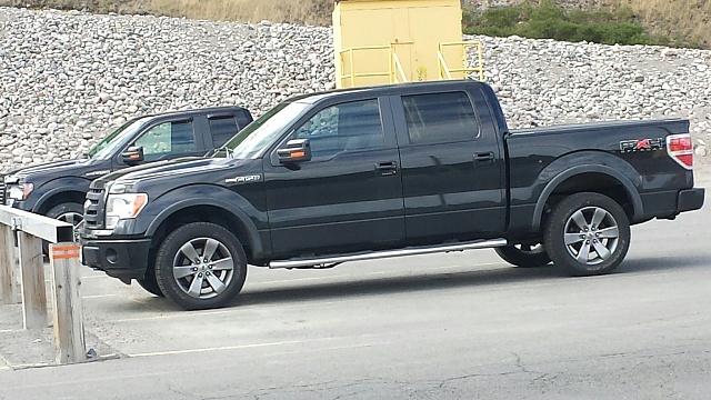 Do all fx4 have black head and taillight trim?-20150805_163319.jpg