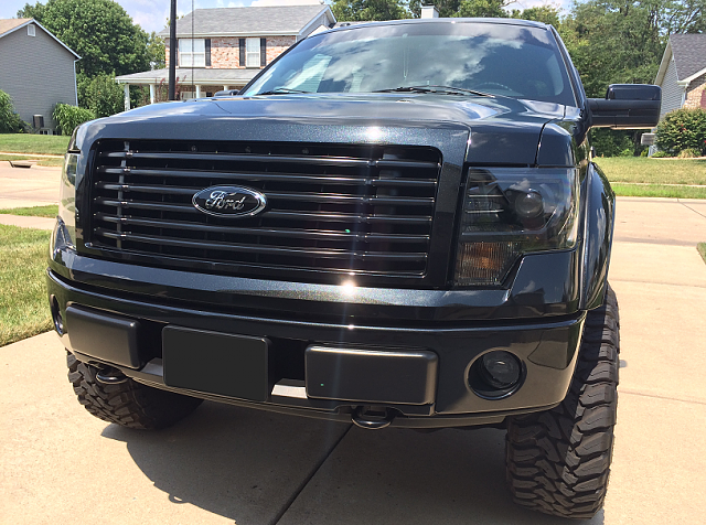 Anyone running 20x10 -12 and fender flares?-pitchblack_front.png