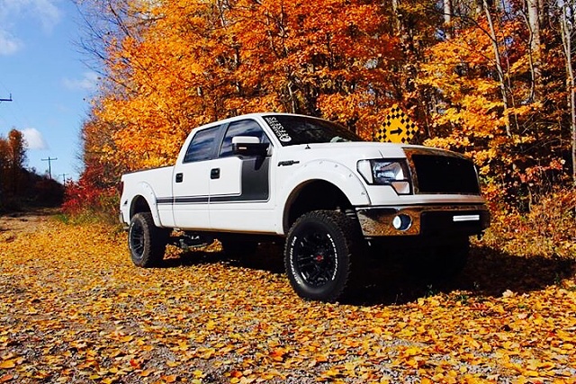 Lets see white trucks with black or machined rims!-photo997.jpg