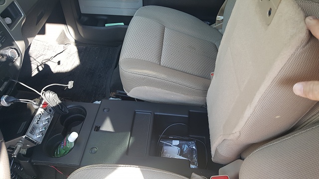 Want to swap '11 center console for center seat-console2.jpg