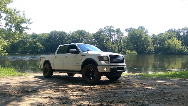 Lets see white trucks with black or machined rims!-imag4459.jpg