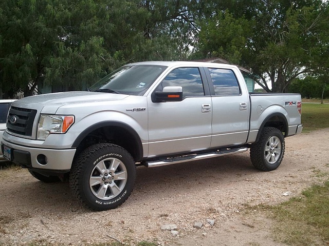LT285-65R 20 On stock FX4 Wheels with a 6" Lift.-2011-09-15-12.02....