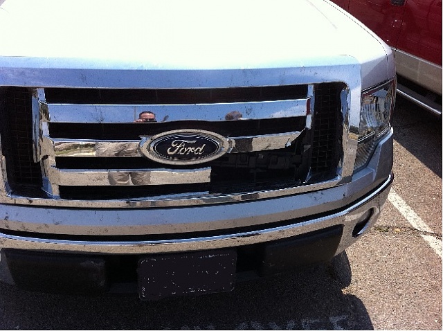Hit a piece of tire, need grille!-grille.jpg