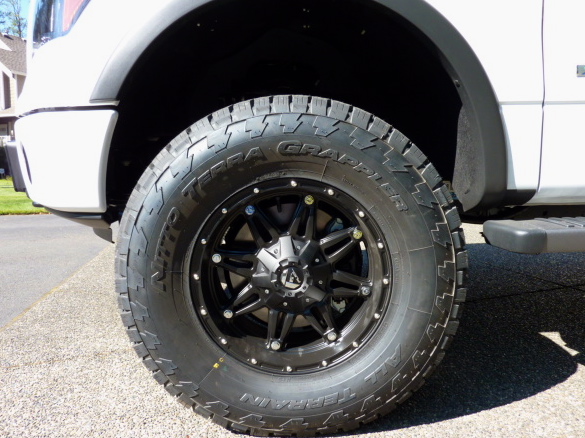 Lets see white trucks with black or machined rims!-p1030405.jpg