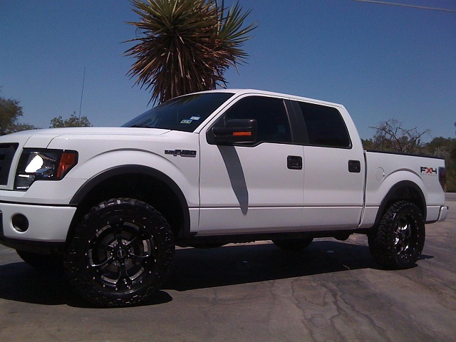 Lets see white trucks with black or machined rims!-fx4.jpg