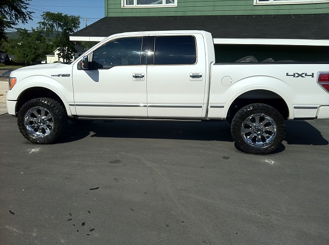 White f 150 with after market chrome rims-img_0718.jpg