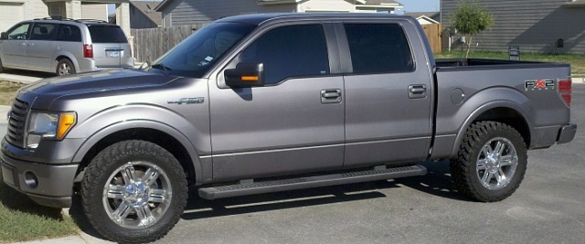 finally installed 3&quot; leveling kit &amp; 2&quot; block on FX2-131.jpg