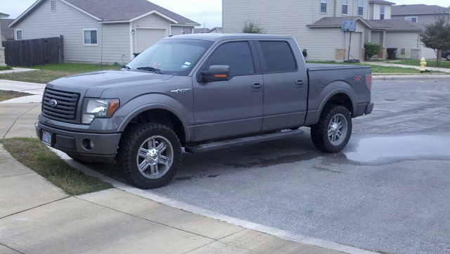 finally installed 3&quot; leveling kit &amp; 2&quot; block on FX2-resampled_2011-12-15_16-59-35_196.jpg