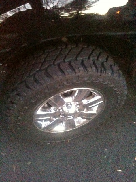 Post Pics of your NON nitto tires.....-new-shoes.jpg