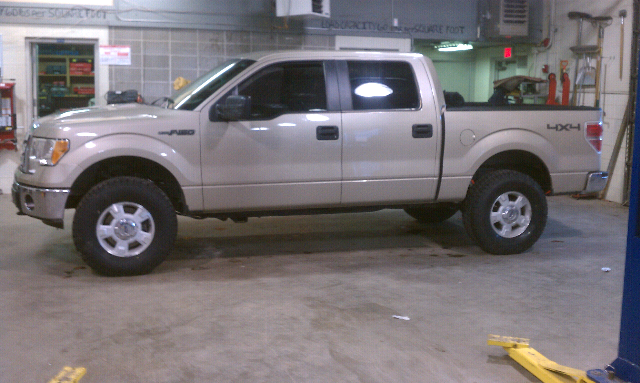 Pic request - 2&quot; / 2.5&quot; front and 3&quot; rear leveling kit.-forumrunner_20120206_121538.jpg
