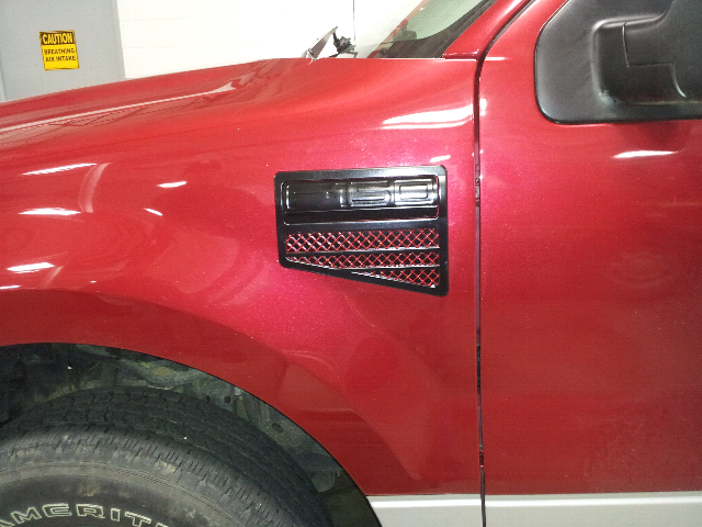 Want to paint the side badges-forumrunner_20120710_161050.jpg