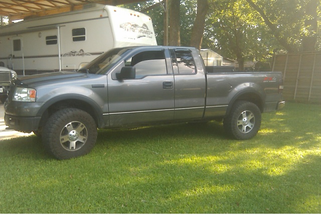 pic request: 35x12.50 tires on stock 18&quot; rims.-image-2055683888.jpg